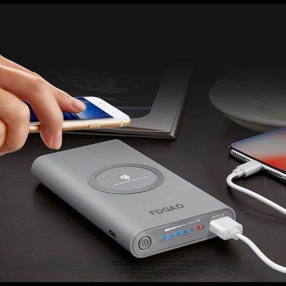 Dual Phone Charger - Picture 1 of 5